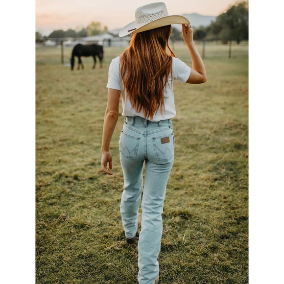 Wrangler Women's Vintage Style Cowboy Cut Classic Slim Fit Jean Size 5x32- NWT - Picture 1 of 15